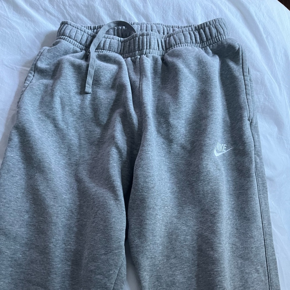 Mens Nike joggers size medium, light gray